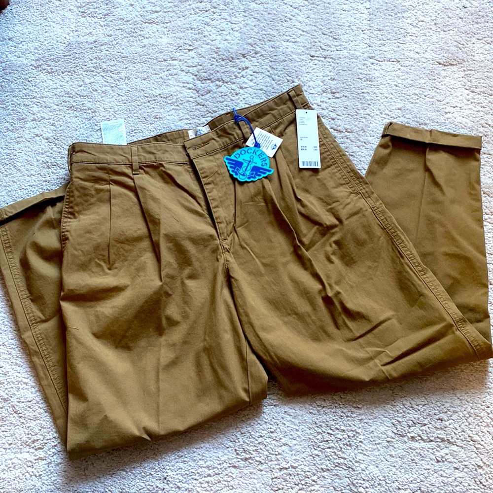 NWT Dockers Men’s Khaki Pants | Size 32